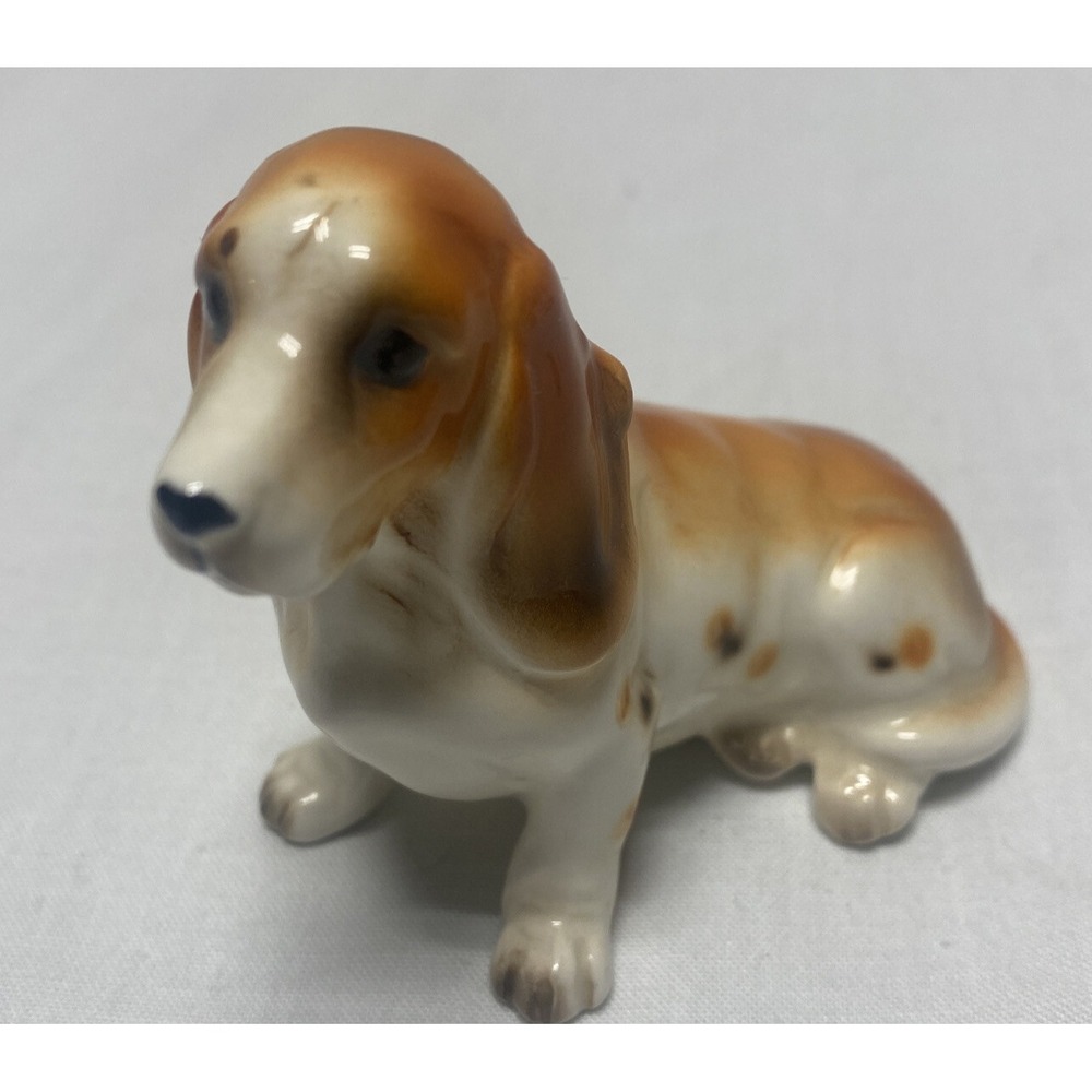 Vintage Norcrest Ceramic Basset Hound / Beagle Dog Figurine  hand decorated 4"